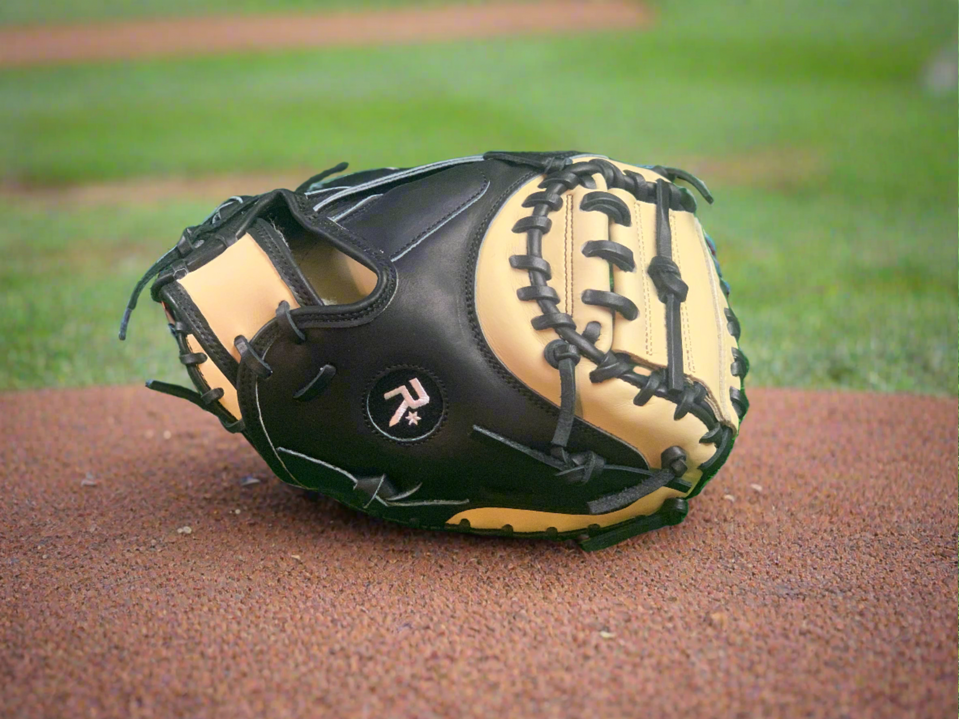 inch Flash catchers mitt, right hand thrower black and cream