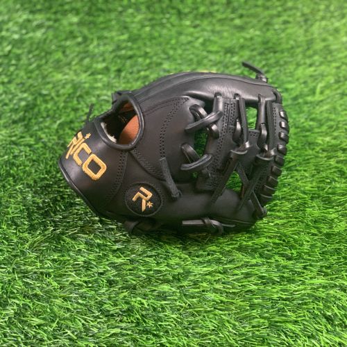 9.5 inch Flash Infield Training Glove, adult/teen wrist opening, right hand thrower, black color with gold embroidery.